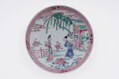 Lot 813 - A Yongzheng tea bowl and saucer