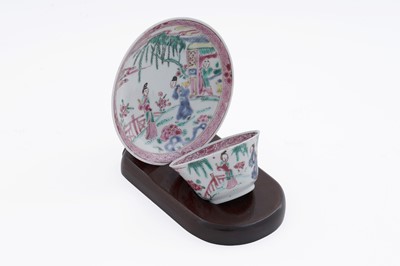 Lot 813 - A Yongzheng tea bowl and saucer