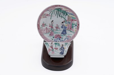Lot 813 - A Yongzheng tea bowl and saucer