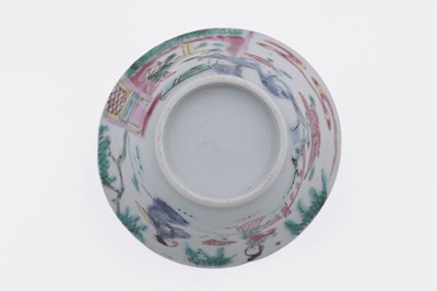 Lot 813 - A Yongzheng tea bowl and saucer