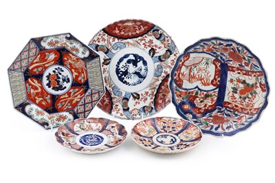 Lot 170 - A collection of five 19th Century Japanese ‘Imari’ pattern plates and chargers