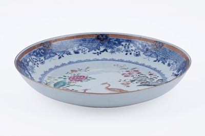 Lot 824 - A Chinese export dish