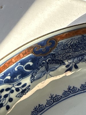 Lot 824 - A Chinese export dish