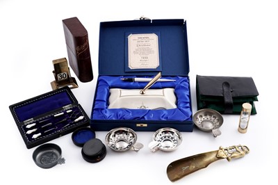 Lot 133 - A collection of brassware, desk accessories and collectables