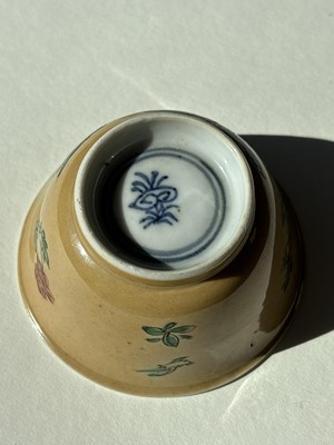 Lot 804 - Two Chinese tea bowls and saucers