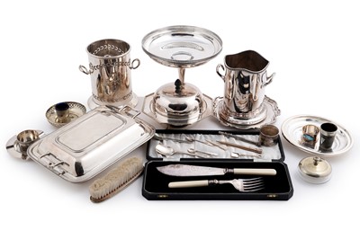 Lot 298 - A selection of silverplated wares