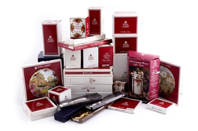 Lot 231 - A comprehensive collection of boxed Royal Albert ‘Old Country Roses’ ceramics