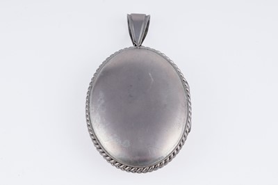 Lot 8 - Victorian mourning and sentimental jewellery
