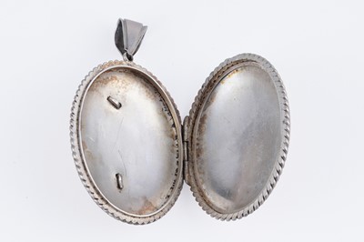 Lot 8 - Victorian mourning and sentimental jewellery