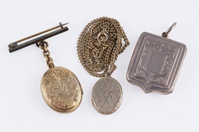 Lot 8 - Victorian mourning and sentimental jewellery