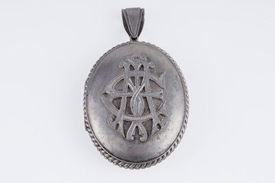 Lot 8 - Victorian mourning and sentimental jewellery