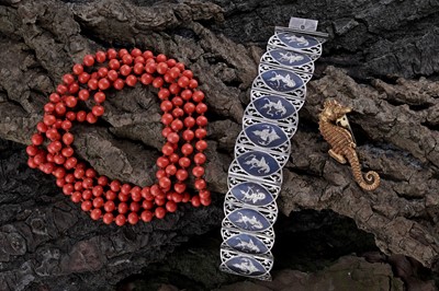Lot 53 - 1930's and later costume jewellery