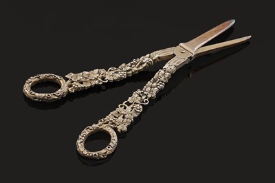 Lot 262 - A pair of early Victorian silver-gilt grape shears