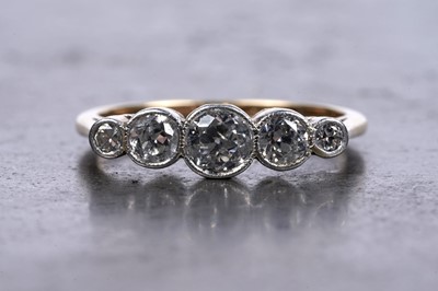 Lot 6 - An early 20th Century five-stone diamond ring