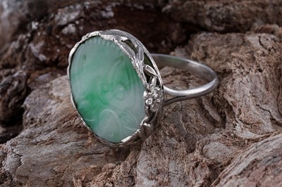 Lot 21 - A 1920s Chinese jade and silver ring