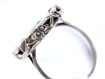 Lot 21 - A 1920s Chinese jade and silver ring