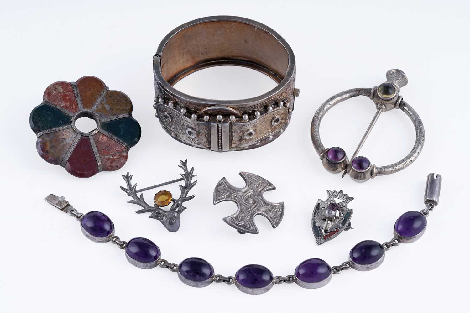 Lot 40 - Victorian and later silver and hardstone jewellery including: an amethyst cabochon bracelet