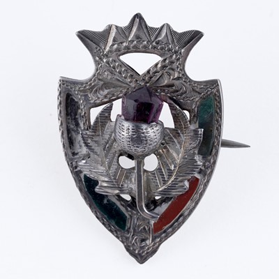 Lot 40 - Victorian and later silver and hardstone jewellery including: an amethyst cabochon bracelet