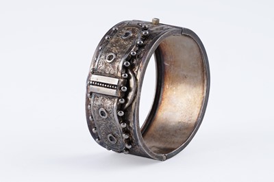 Lot 40 - Victorian and later silver and hardstone jewellery including: an amethyst cabochon bracelet