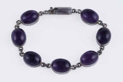 Lot 40 - Victorian and later silver and hardstone jewellery including: an amethyst cabochon bracelet