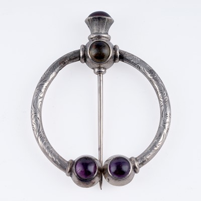 Lot 40 - Victorian and later silver and hardstone jewellery including: an amethyst cabochon bracelet