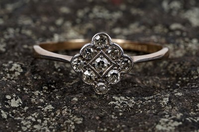 Lot 16 - An early 20th Century Art Deco ring
