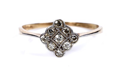 Lot 16 - An early 20th Century Art Deco ring