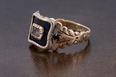 Lot 10 - A William IV enamelled mourning ring "Lost to Sight, to Memory Dear" | dated 1835
