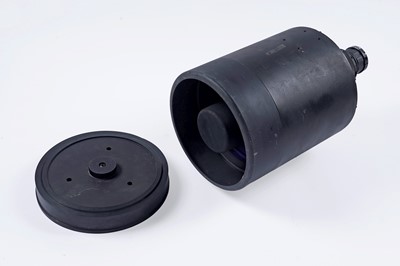 Lot 104 - A large night vision scope