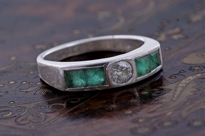 Lot 97 - A contemporary emerald and diamond ring