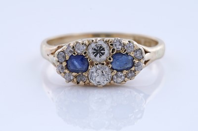 Lot 52 - An Edwardian sapphire and diamond ring