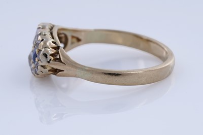 Lot 52 - An Edwardian sapphire and diamond ring