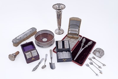 Lot 411 - Antique silver and electroplate items including: Art Deco "Madame /Monsieur" napkin rings