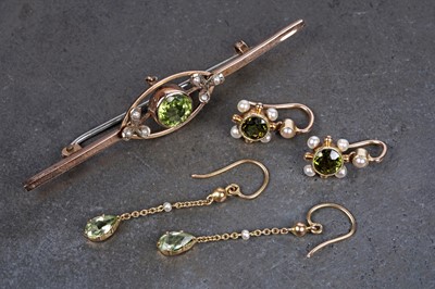 Lot 13 - Edwardian peridot and seed pearl jewellery