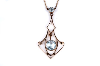 Lot 26 - An Edwardian Art Nouveau aquamarine pendant