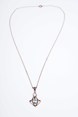 Lot 26 - An Edwardian Art Nouveau aquamarine pendant