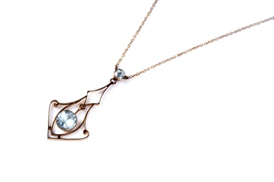 Lot 26 - An Edwardian Art Nouveau aquamarine pendant