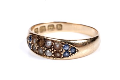 Lot 33 - An Edwardian sapphire and seed pearl ring