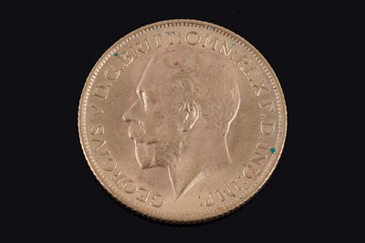 Lot 318 - A George V gold sovereign | 1915