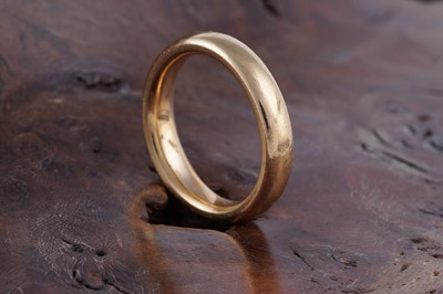 Lot 282 - A 22ct yellow gold wedding band
