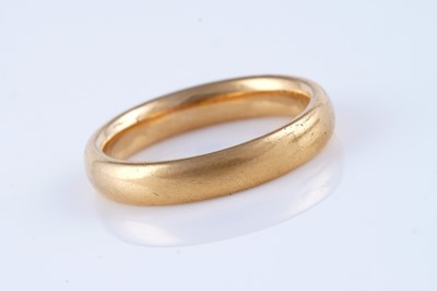 Lot 283 - A 22ct yellow gold wedding band