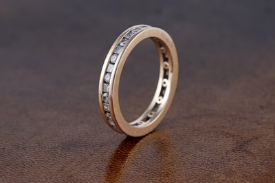 Lot 286 - A diamond eternity ring