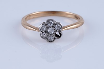 Lot 289 - A diamond cluster ring