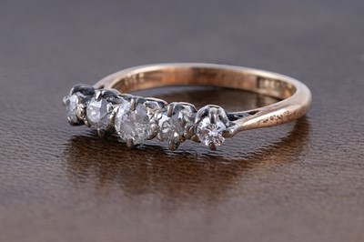 Lot 291 - A five-stone diamond ring