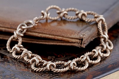 Lot 297 - A 9ct yellow gold bracelet