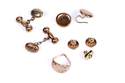 Lot 113 - 9ct gold jewellery; and three 18ct gold shirt studs