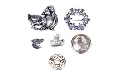 Lot 191 - Brooches my Michael Gill, Ola Gorie and Ortak