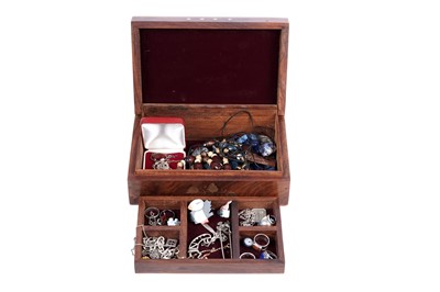 Lot 193 - A selection of silver and other jewellery