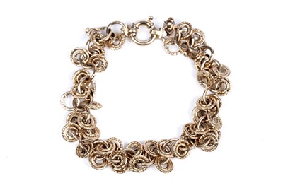 Lot 266 - A 9ct yellow gold bracelet