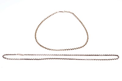 Lot 267 - Two 9ct gold chain necklaces